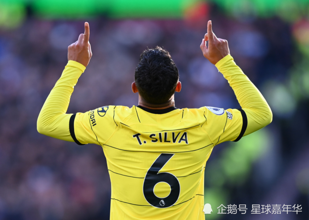  曼城逆转阿森纳，登顶英超积分榜  